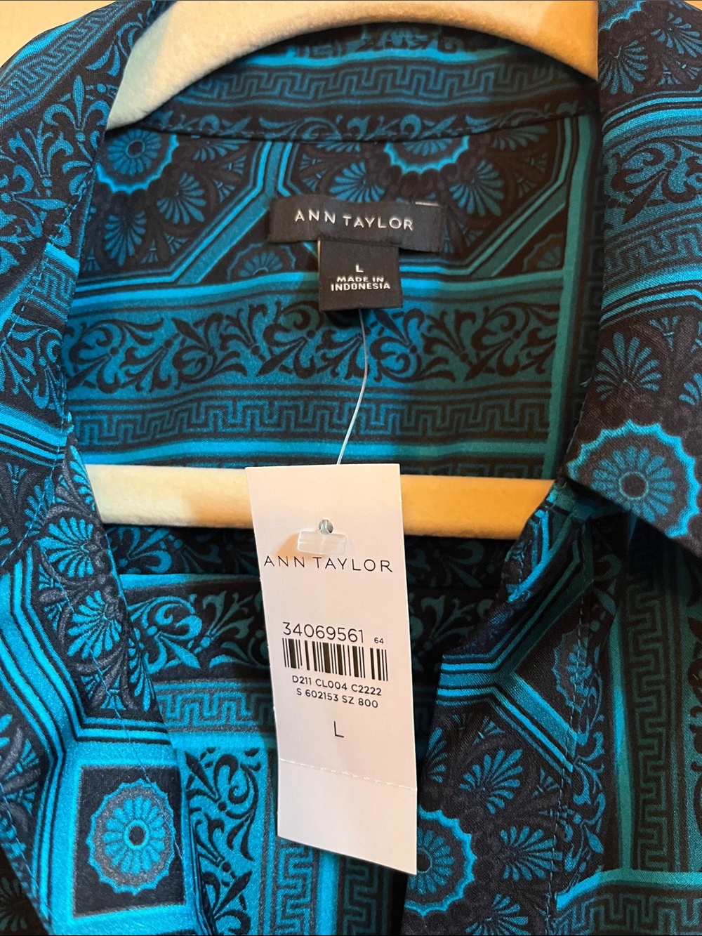 Ann Taylor Teal and Black Sleeveless Geometric Print Top - Picture 2 of 4